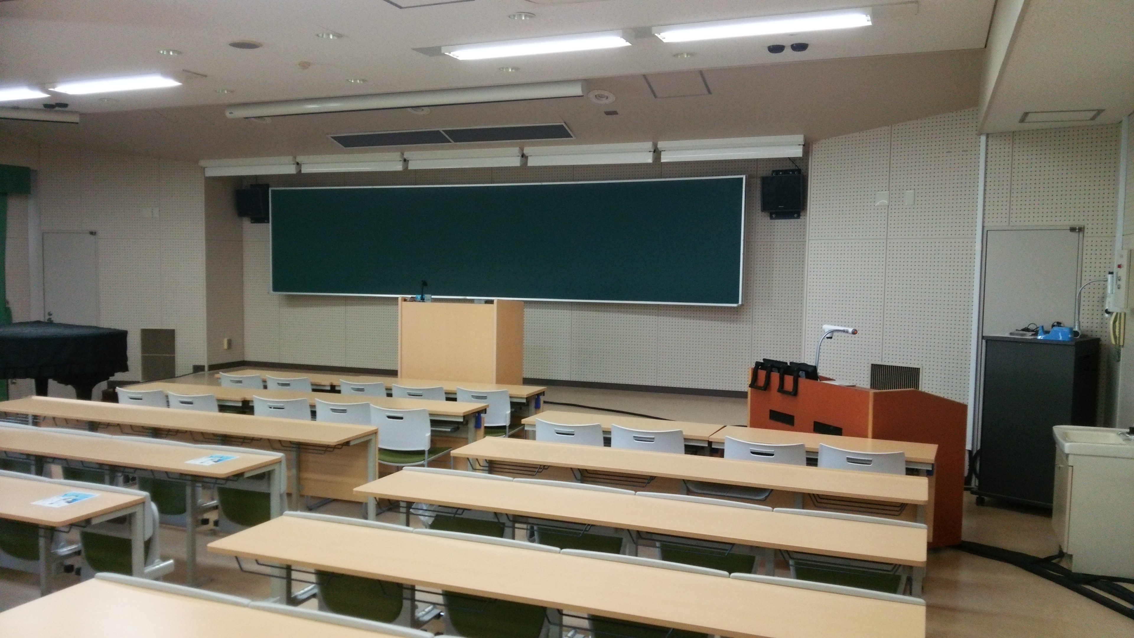 大阪大学文法経講義棟４１教室
