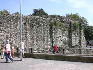 ローマ時代の城壁